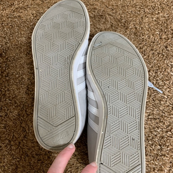 Women’s grey adidas shoes size 7.5 - Picture 5 of 6
